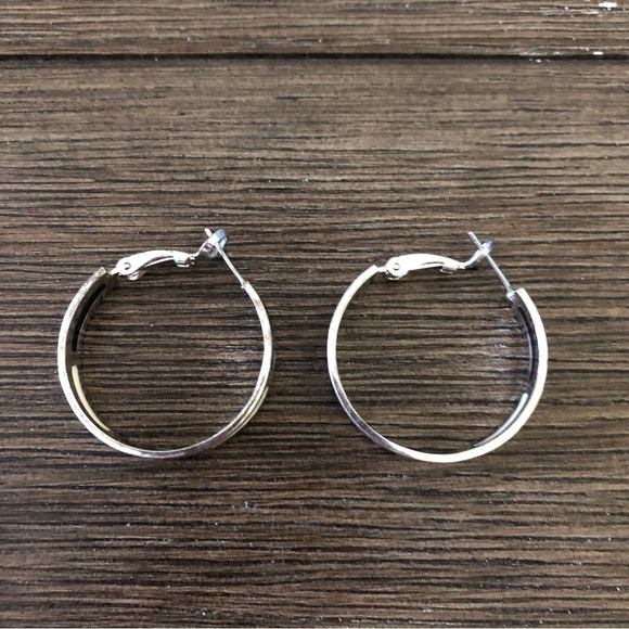Sliver metal inlay post hoop earrings - Picture 2 of 2